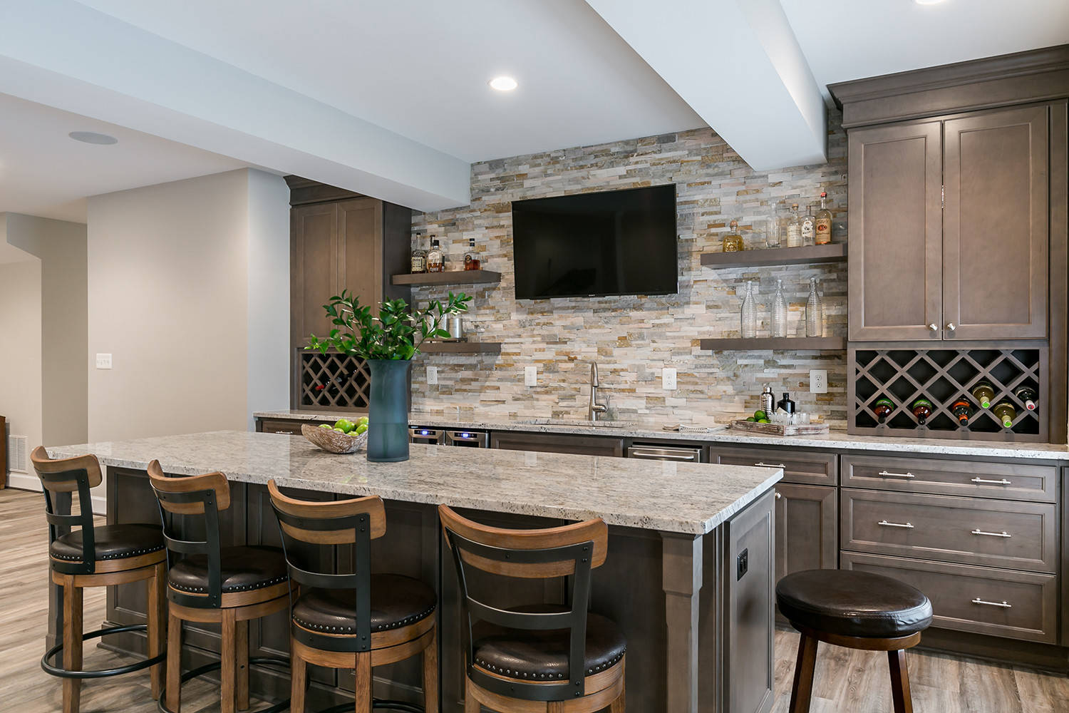 Granite bar in a home bar in central Florida